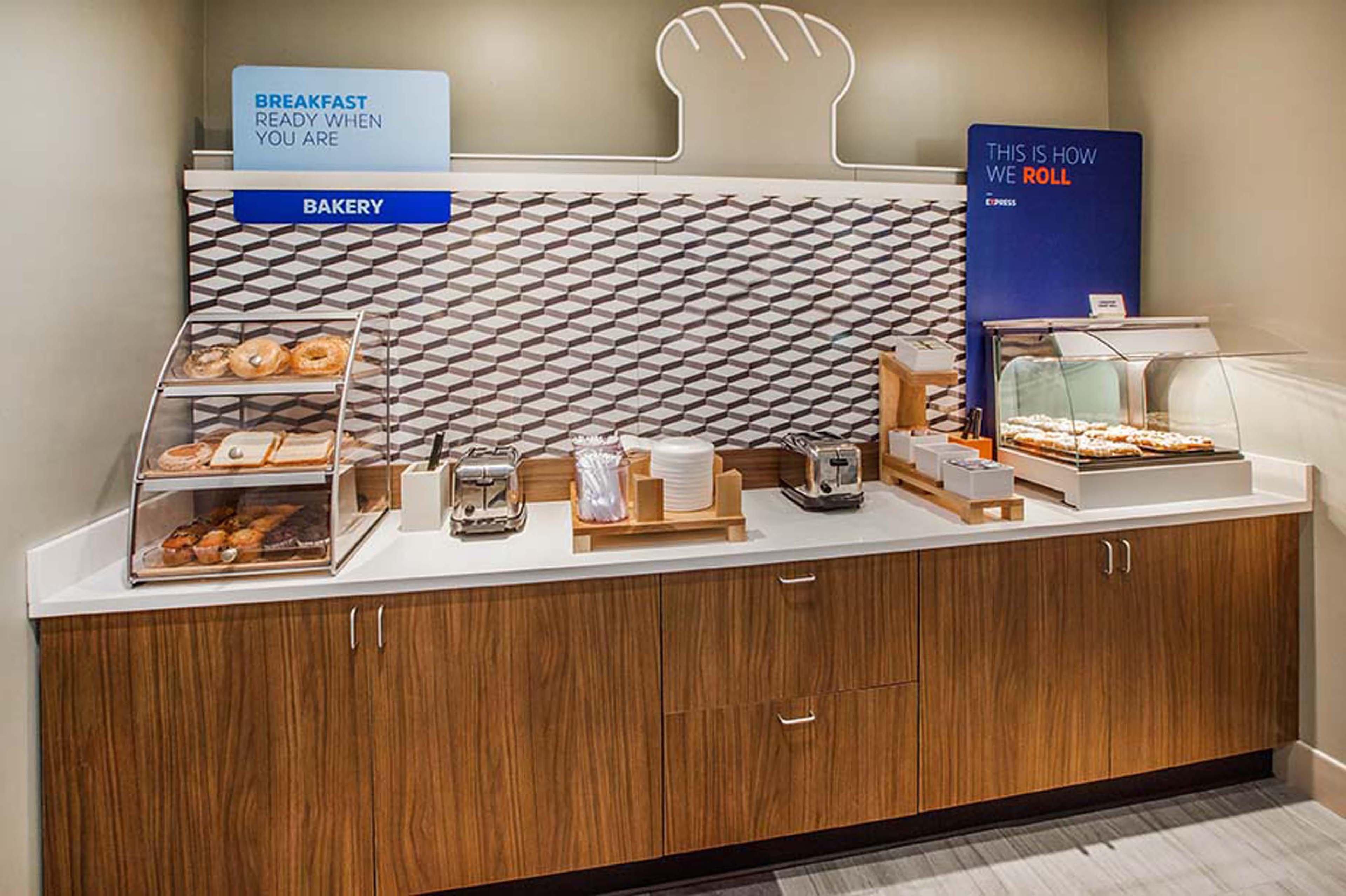 Holiday Inn Express & Suites Monroe By Ihg Bagian luar foto
